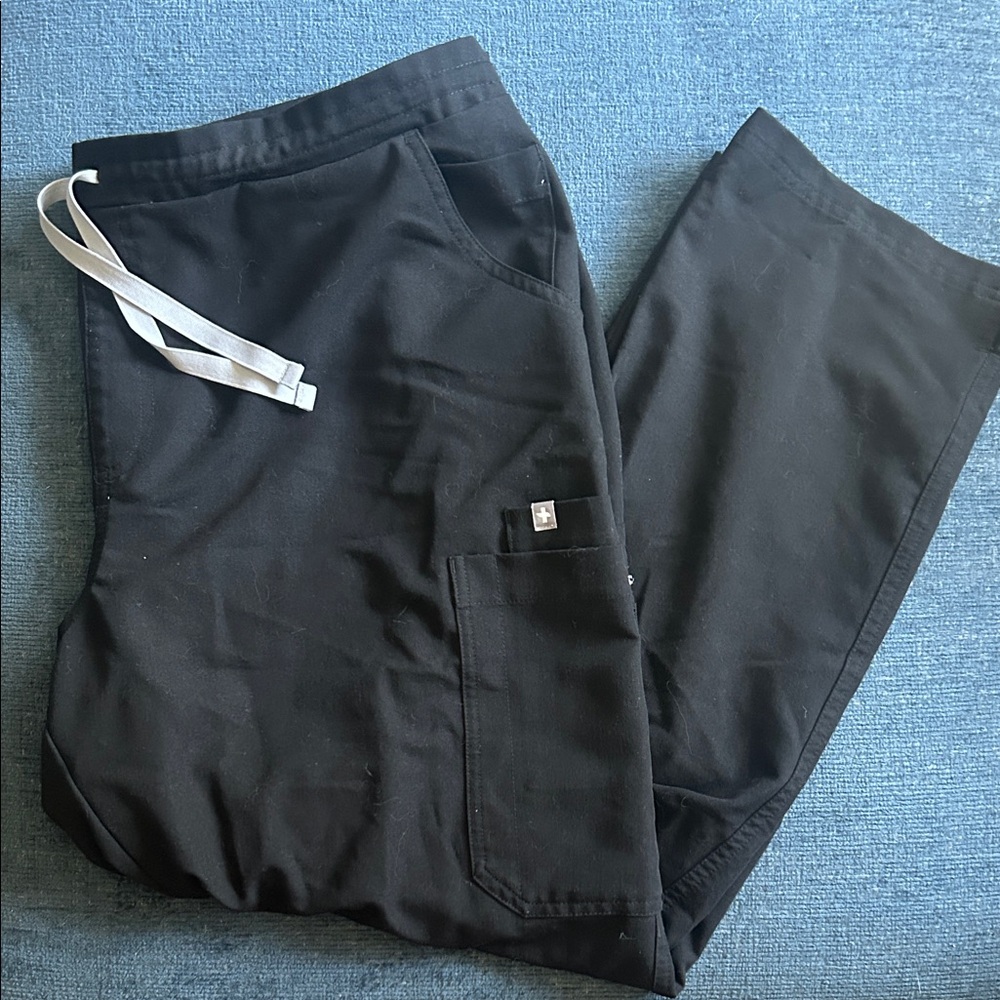 Figs yola women’s straight leg Black scrub Pant. XL-petite
